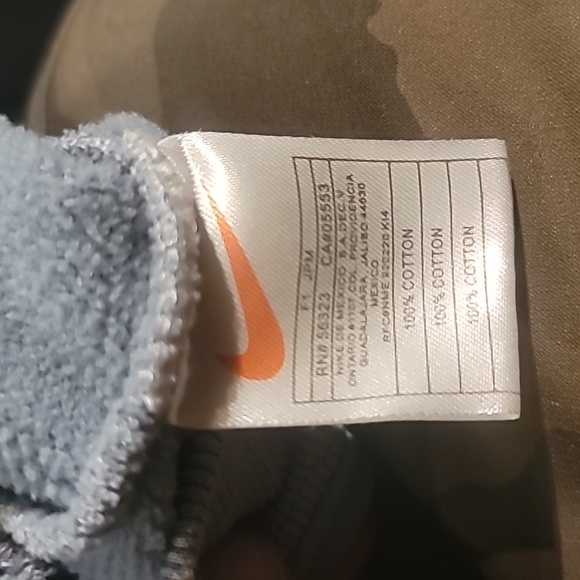 Nike Men's Light Gray Hoodie - Picture 4 of 9